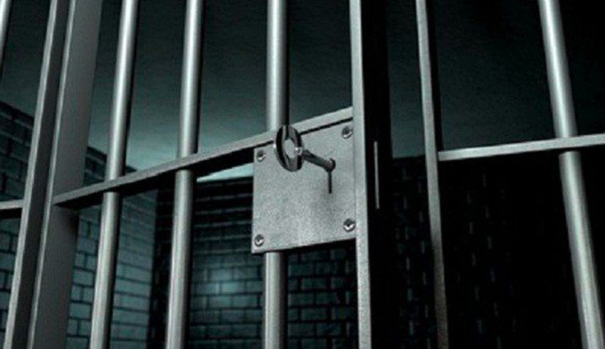 Une jeune fille condamnée à huit ans de prison pour...