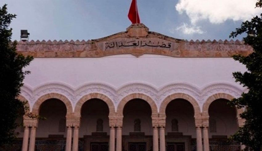 Le tribunal de Tunis examine une demande de remise en...