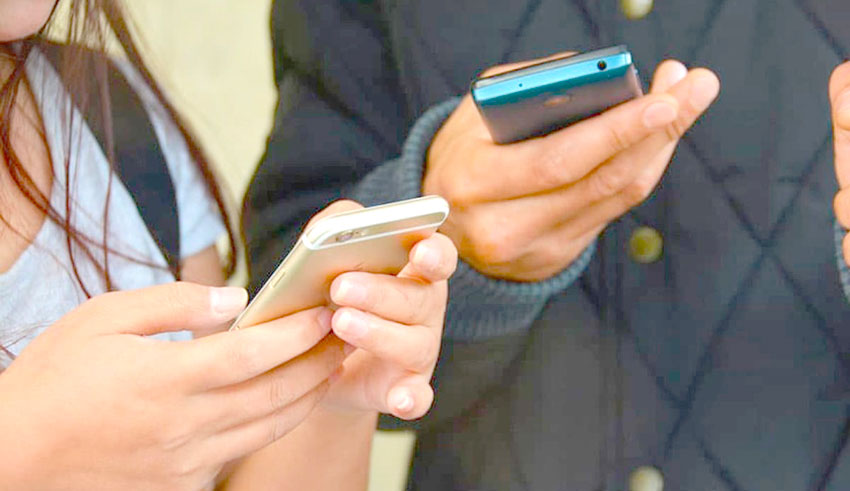 Jendouba: interdiction  des smartphones au collège pilote