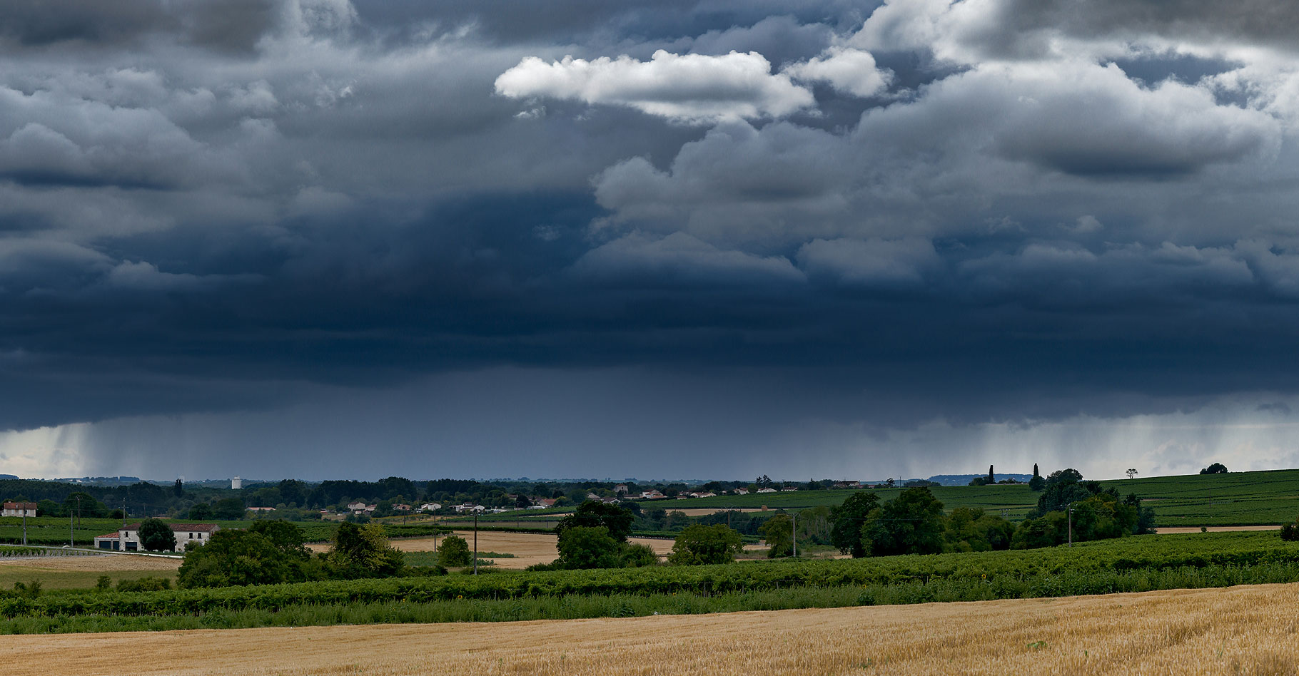 Météo : pluies, orages et vents forts