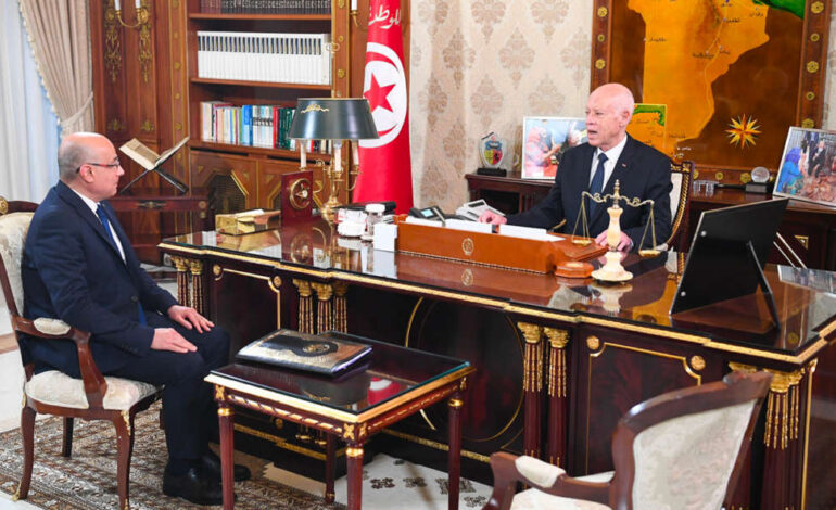 Réseaux de traite et projets militaires : Le Président salue l’action de l’armée et son rôle dans la stabilité du pays