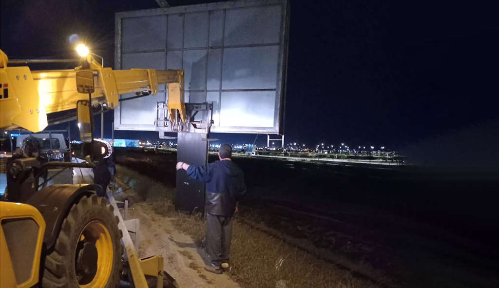 Tunis : Opération d’enlèvement de panneaux publicitaires illégaux