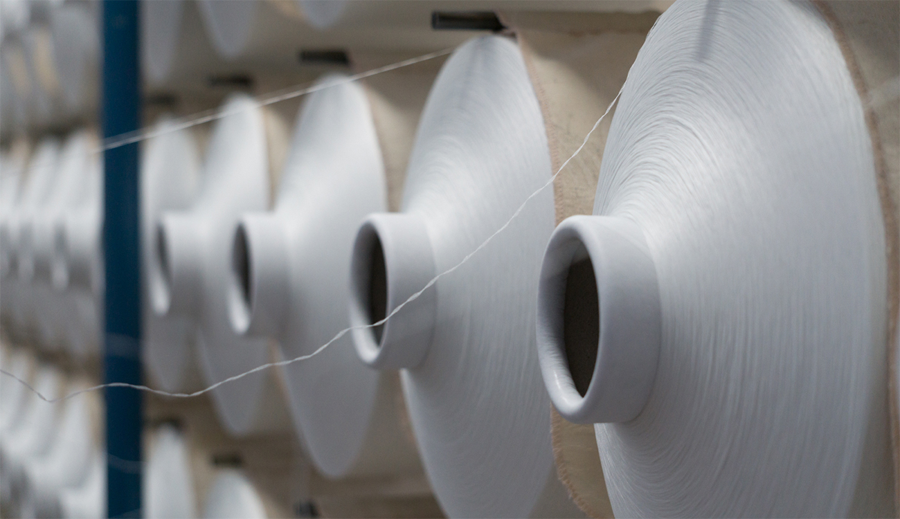 Des vêtements faits à partir de pétrole et de plastique recyclé : Une alerte est lancée !