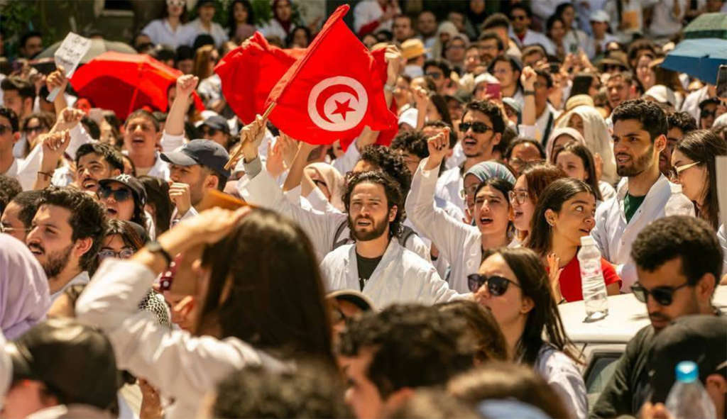 Les jeunes médecins tunisiens dans la rue : appel à des conditions de travail dignes