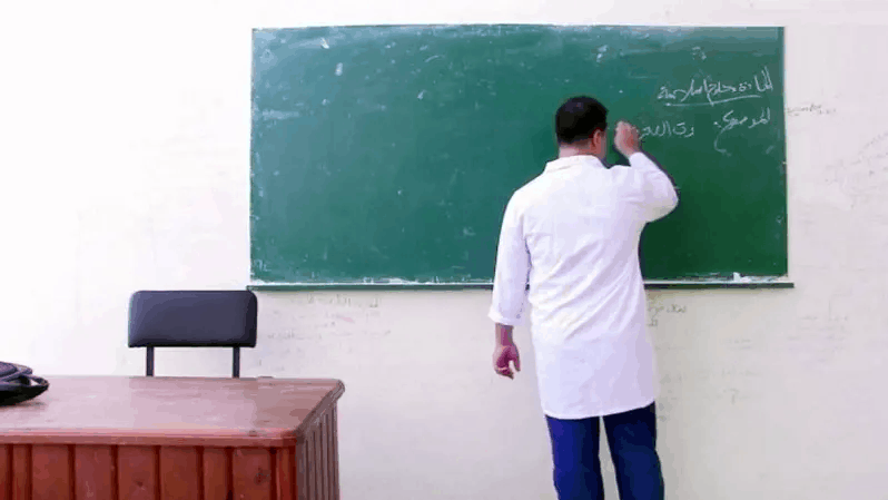 Un salaire de 778 dinars pour 30 élèves par classe : le quotidien des instituteurs