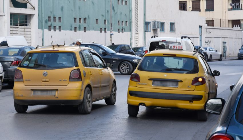 Tunisie : Les taxis individuels réclament un tarif minimum à...
