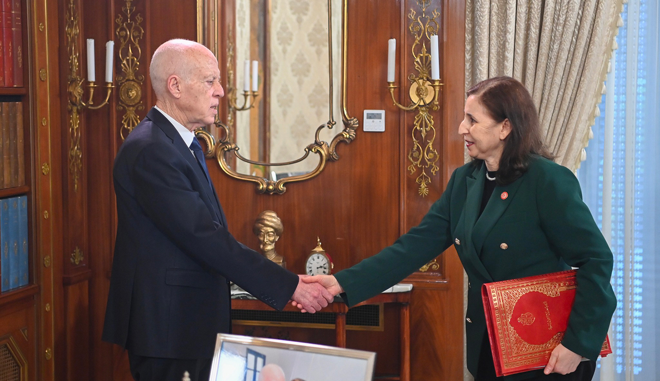 Le Président de la République s’entretient avec la cheffe du gouvernement et évoque les contestations dans certains secteurs : « Bal masqué, bal manqué »