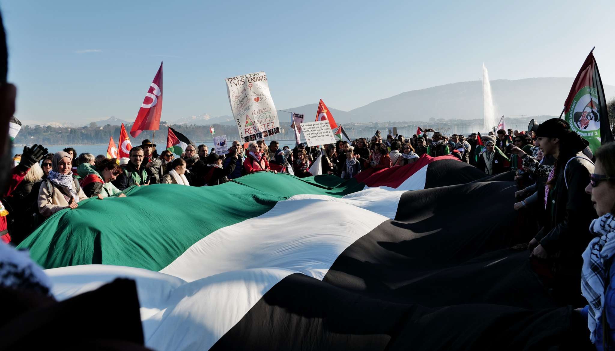 Des milliers de manifestants à Genève dénoncent la politique de famine de l’entité sioniste contre Gaza