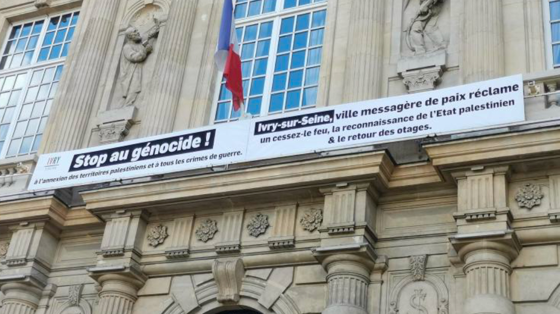 La Ville d’Ivry maintient sa banderole en solidarité avec Gaza malgré la décision du Tribunal administratif