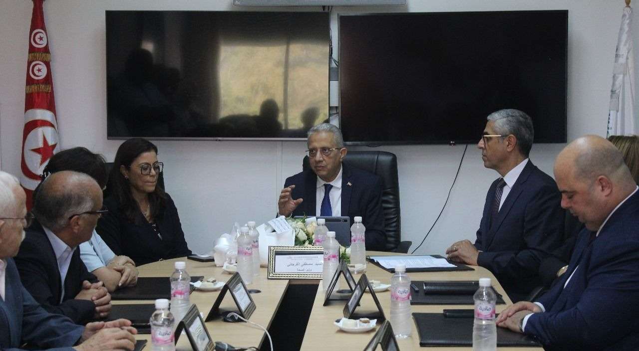 Mustapha Ferjani installe la nouvelle directrice générale de la Pharmacie centrale de Tunisie