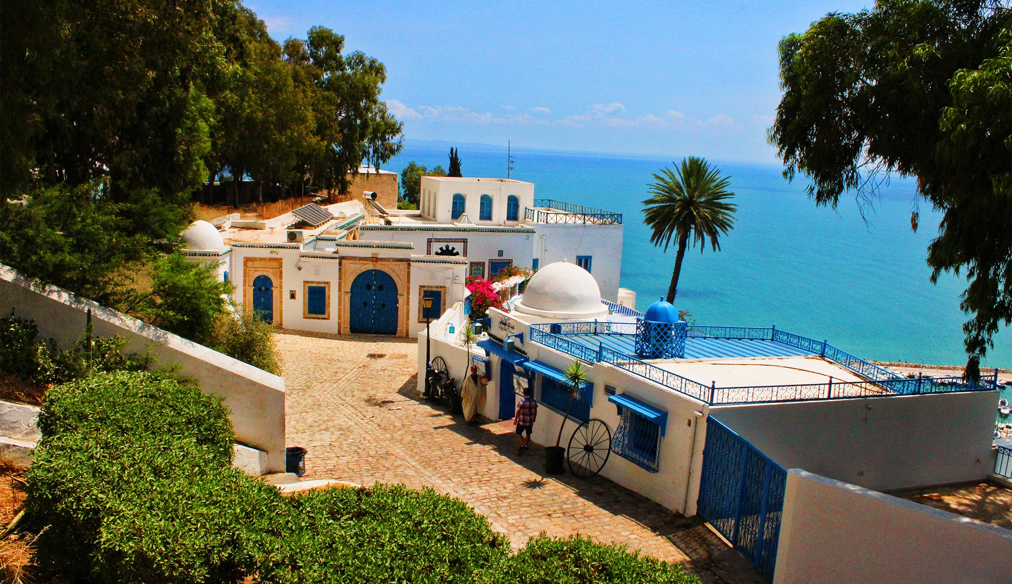 Après les inondations, Sidi Bou Saïd se relève et se...