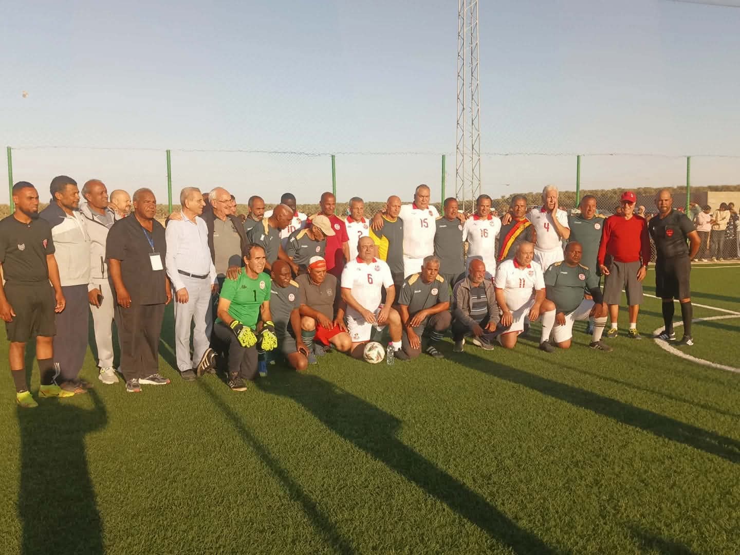 Les anciennes stars du foot rechaussent les crampons pour promouvoir...