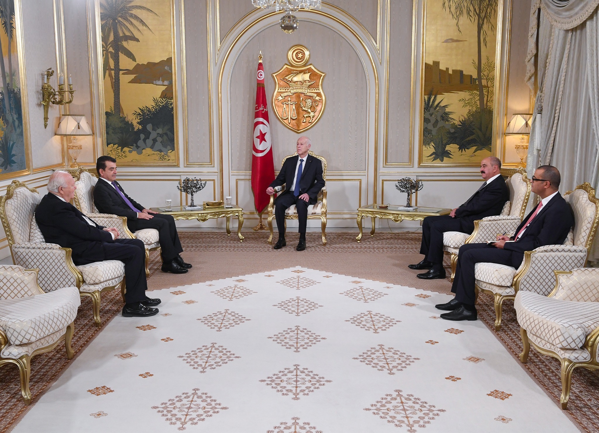 Kais Saïed reçoit les responsables de l’ISESCO et de l’ONU...