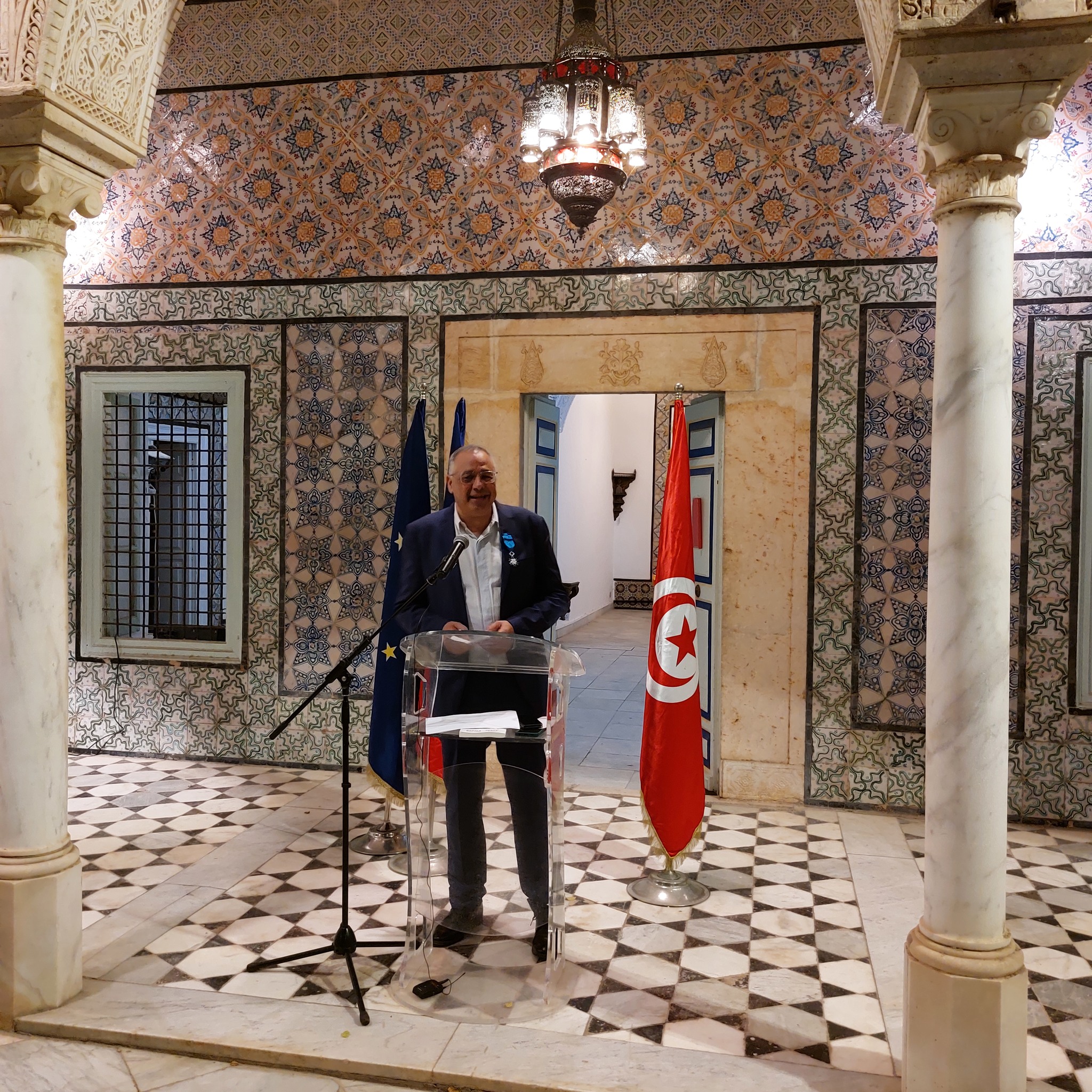 L’Ambassade de France en Tunisie décore Badreddine Ouali, Chevalier de...