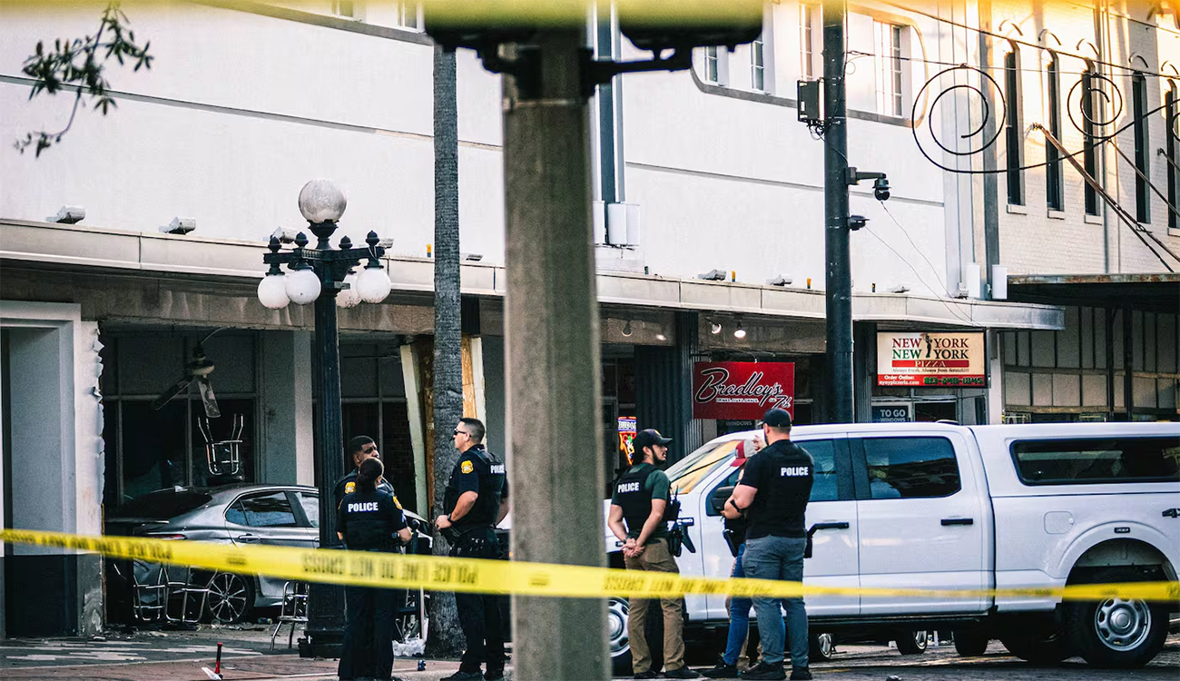 États-Unis : une voiture en fuite percute un bar à...