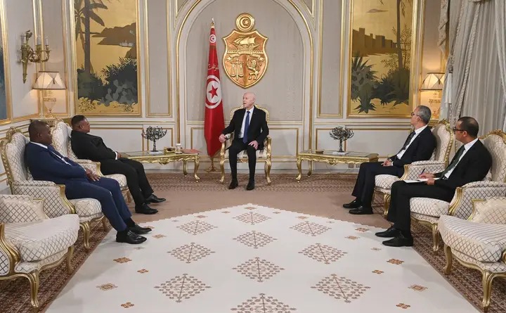 Le président de la République reçoit les lettres de créance...