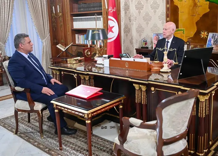 Crise des déchets : Le Président pointe la défaillance et...