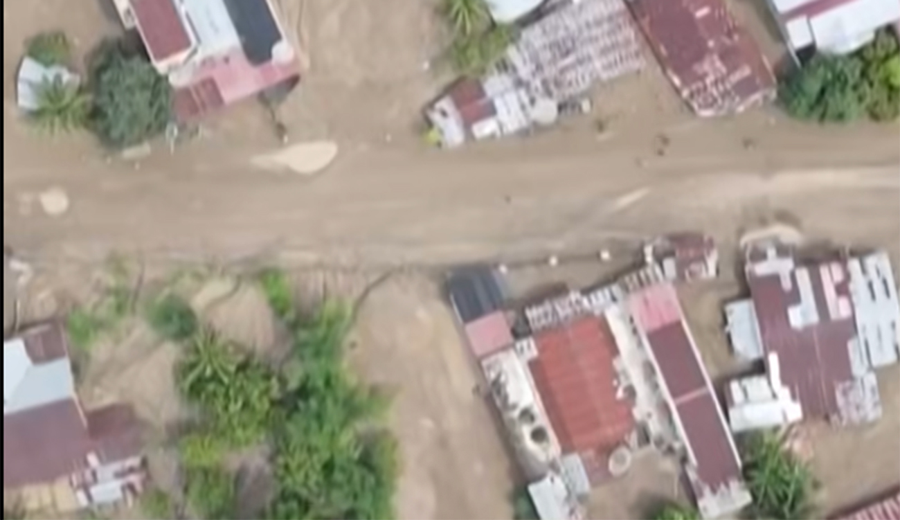 Inondations et glissement de terrain en Indonésie: le bilan s’alourdit...