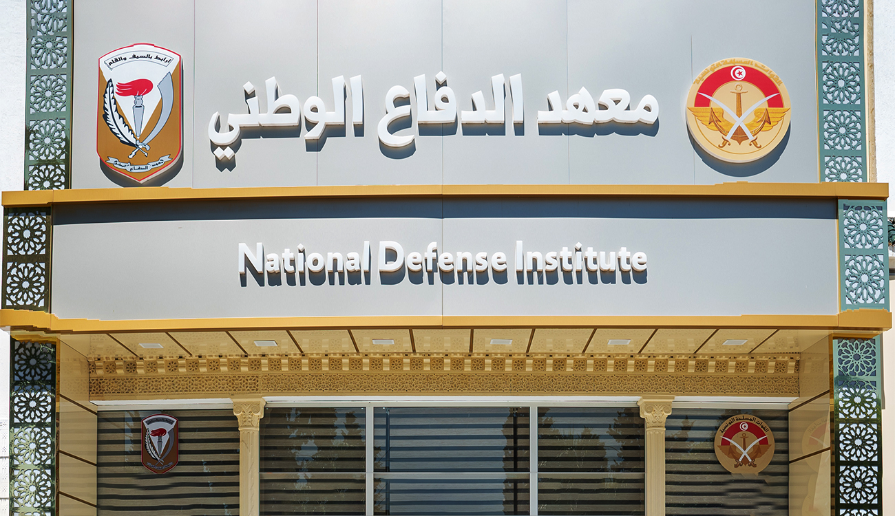 Le ministre de la Défense ouvre la 43e session de...