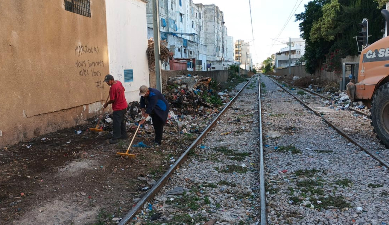 Transtu intervient pour dégager les déchets sur la ligne TGM...