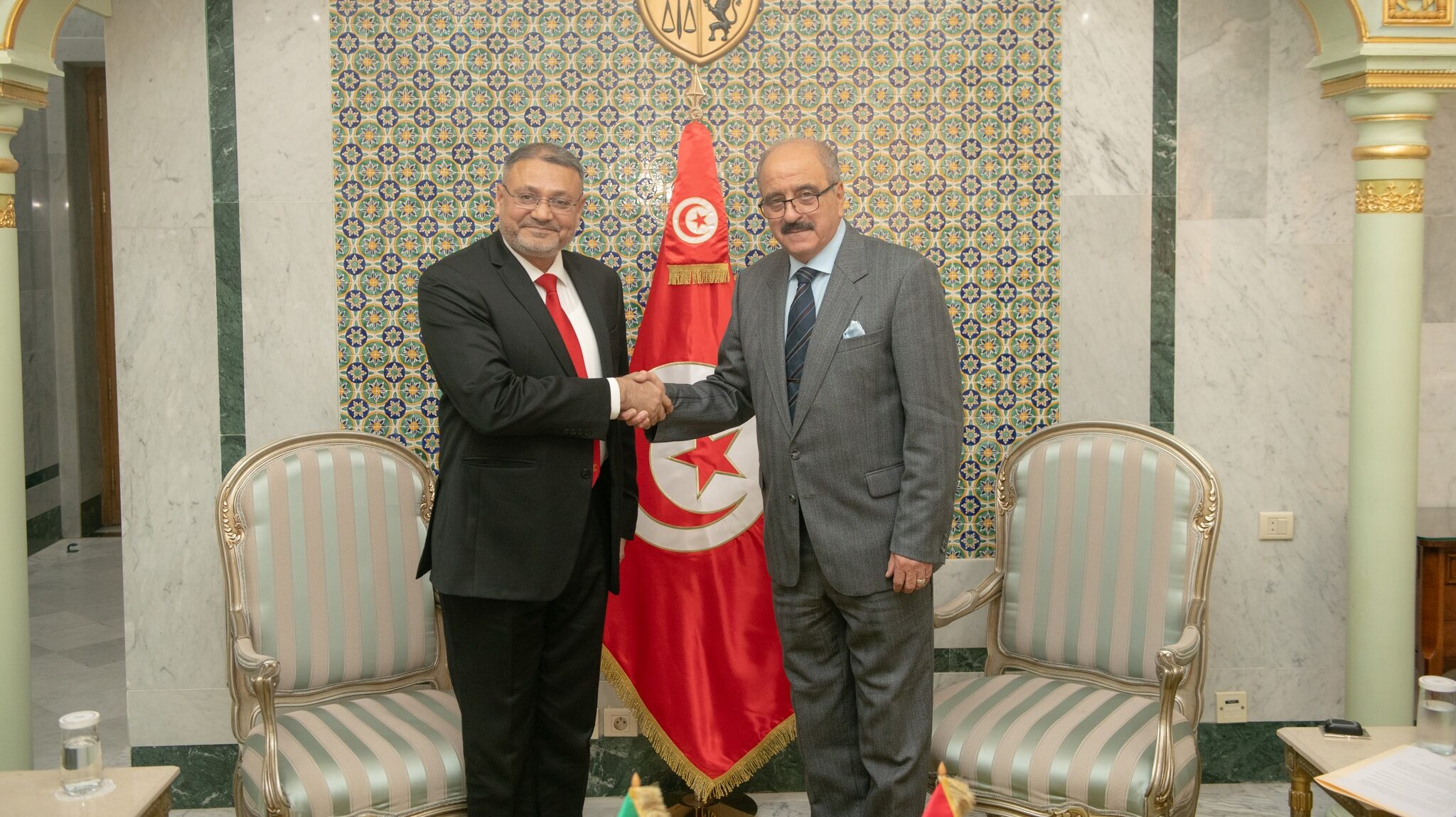Le ministre des AE reçoit l’ambassadeur du Bangladesh en Tunisie,...