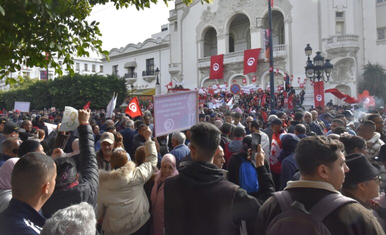 Fête de la Révolution : marche à Tunis en soutien au processus du 25 juillet