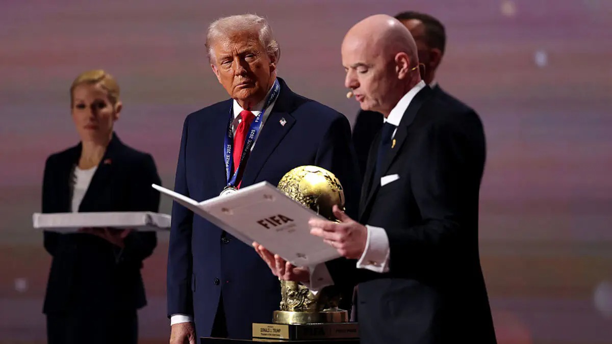 Trump reçoit le premier Prix FIFA de la Paix