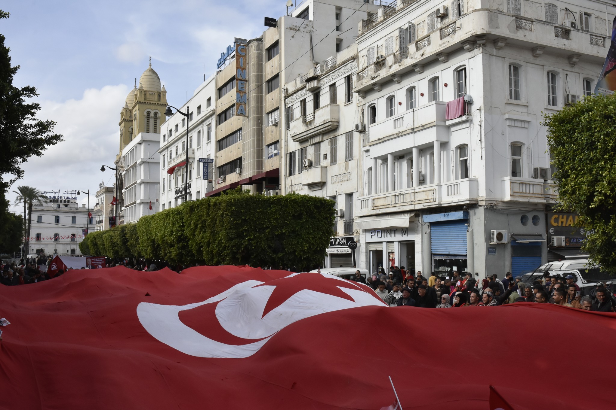 Le 15ᵉ anniversaire de la Révolution commémoré à travers les...