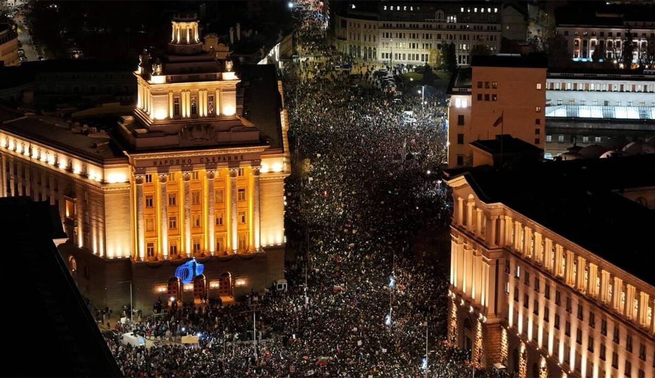 Bulgarie : Des manifestations massives conduisent à la démission du...