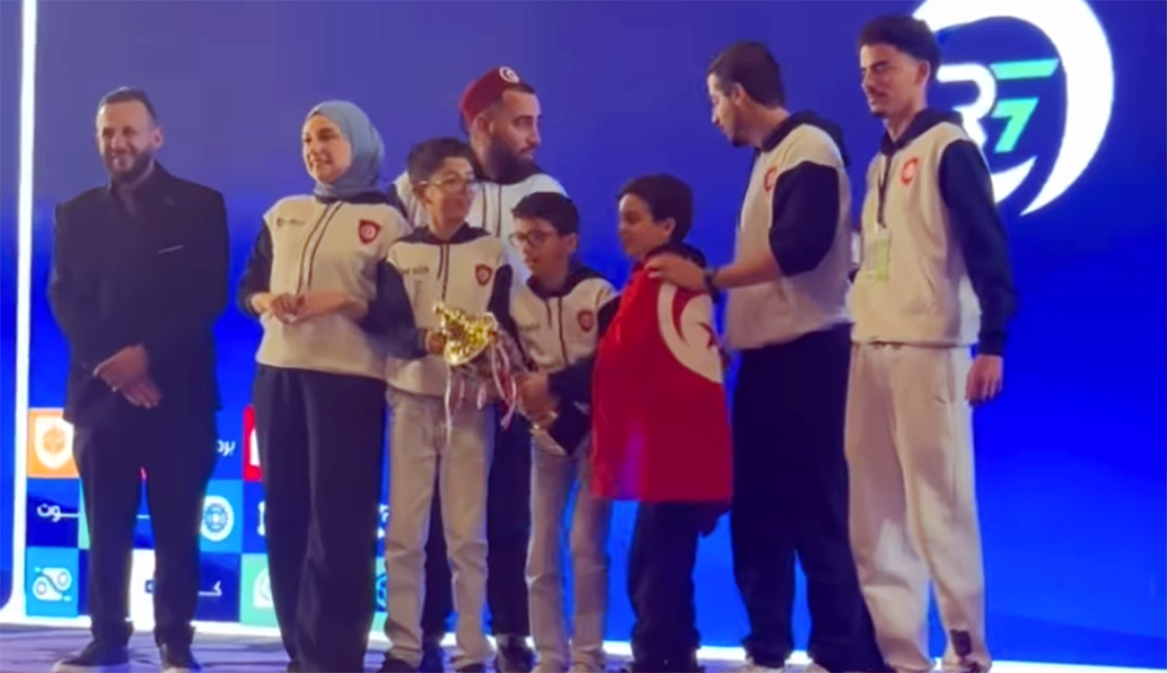Trois enfants tunisiens remportent l’or à l’Olympiade de football robotique...