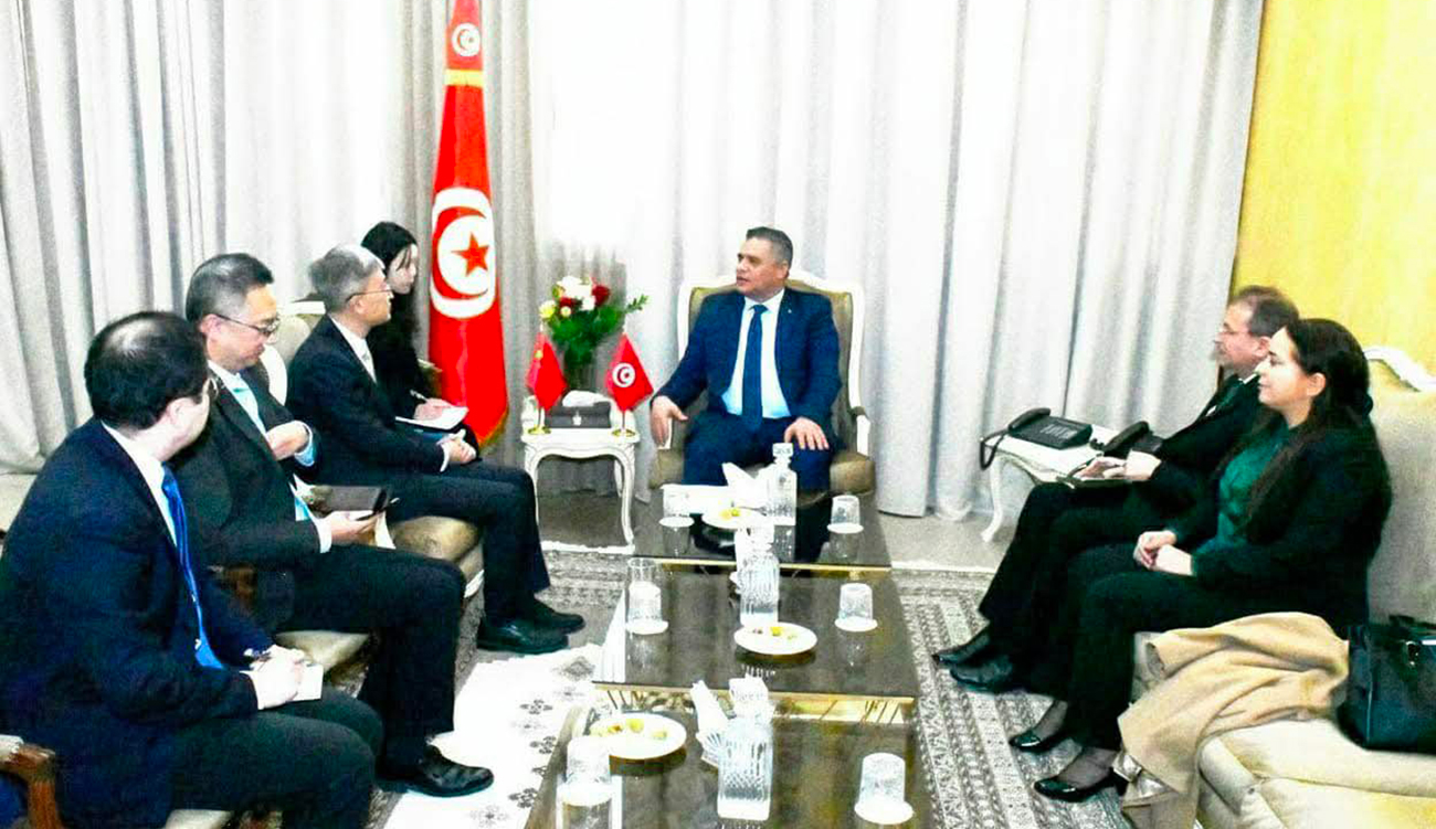 Le ministre de l’Intérieur reçoit l’ambassadeur de Chine en Tunisie