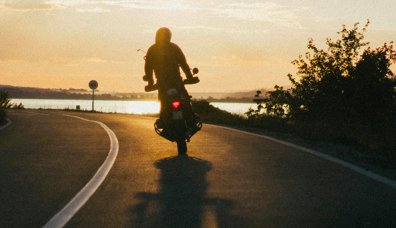 « Les motocyclistes tunisiens se prennent pour des piétons, » alerte le...