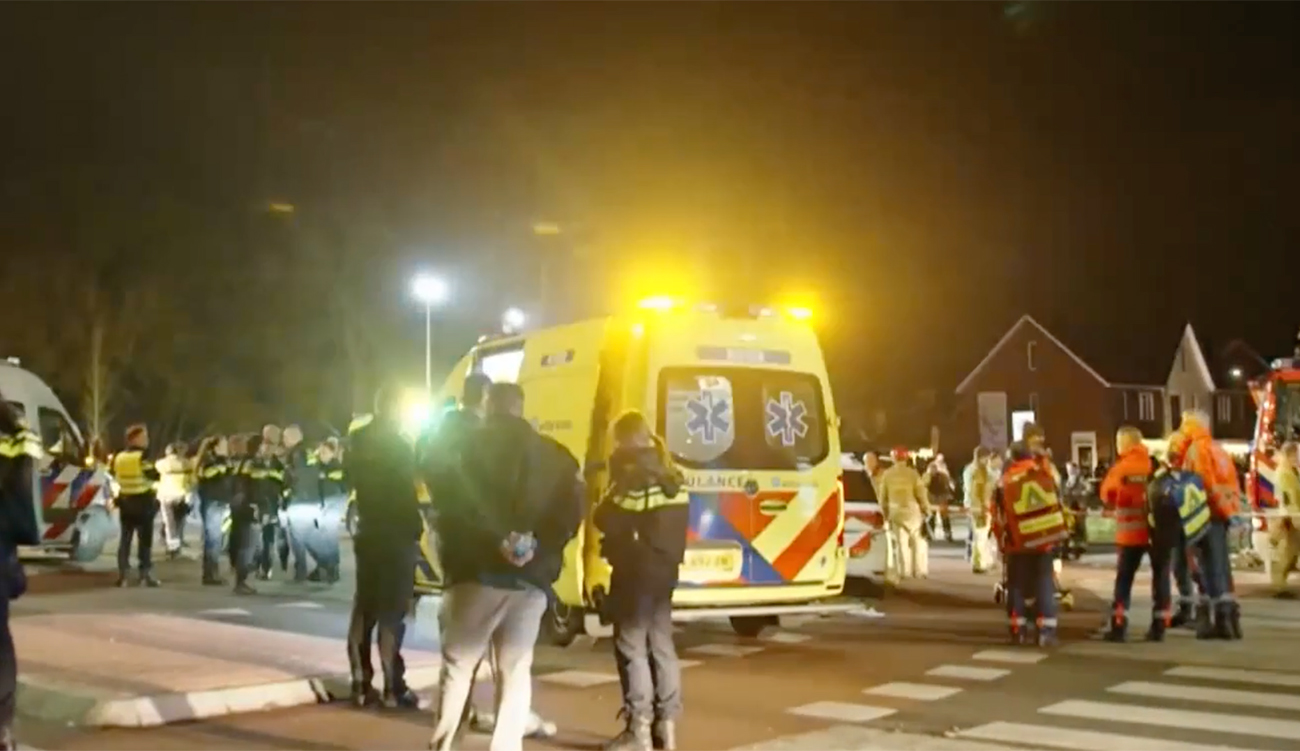 Pays-Bas : une voiture fonce dans la foule et fait...