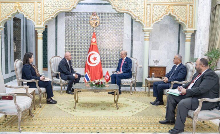 النفطي يتسلم نسخة من أوراق اعتماد سفير تايلاند بتونس