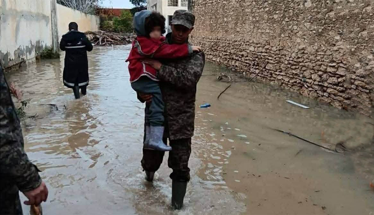 Pluies diluviennes en Tunisie : L’armée à la rescousse des...