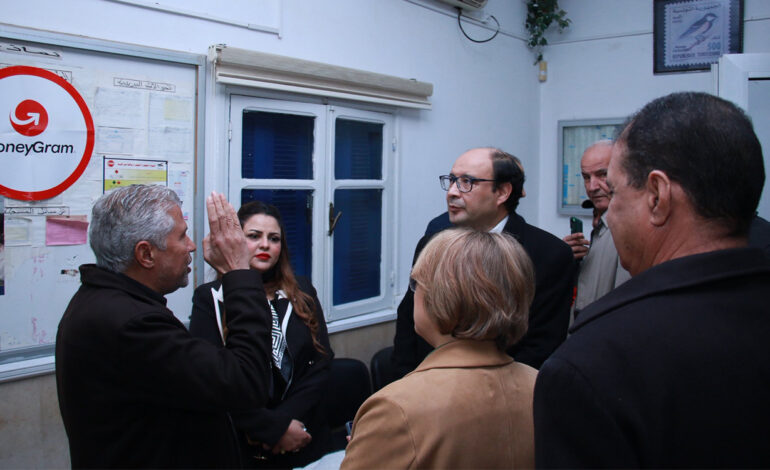 Le ministre des Technologies de la communication effectue une visite de terrain dans plusieurs bureaux de poste