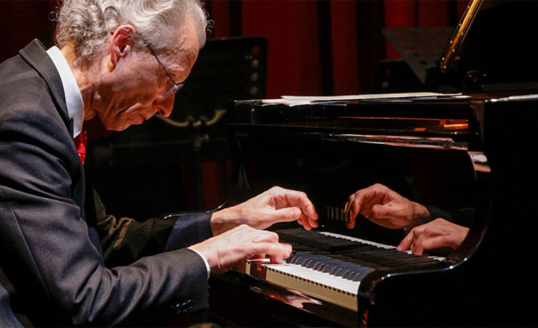 روبرت ليرباومر في أوبرا تونس: نفحة فيينا على البيانو