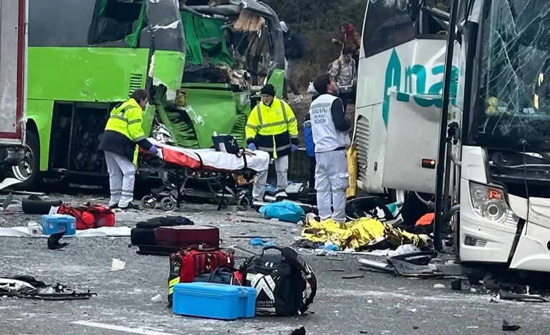 Neige en France : cinq morts et de fortes perturbations du trafic aérien