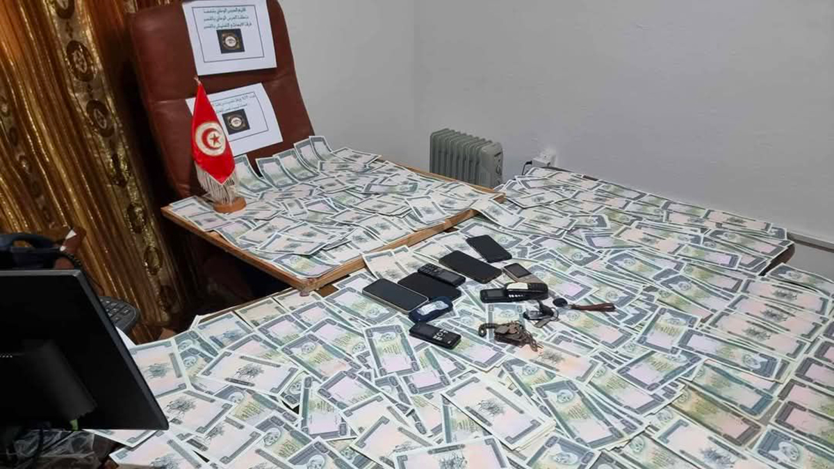 Gafsa-contrefaçon de monnaie étrangère :10 individus placés en garde à...