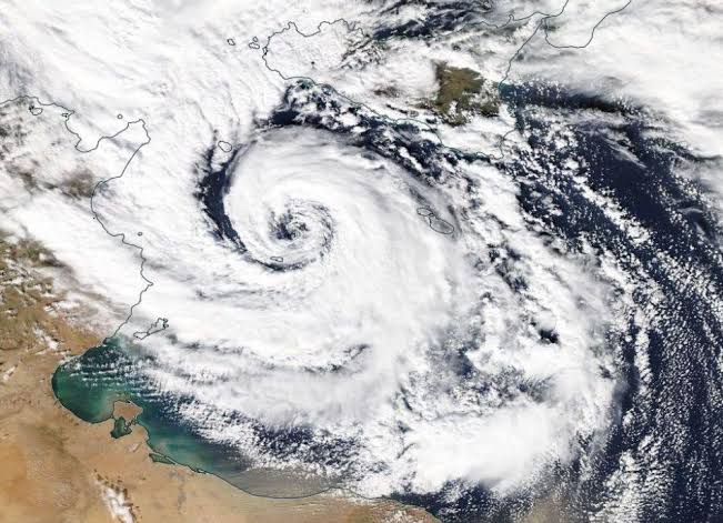Tempête “Harry”… le monstre en colère au cœur de la...