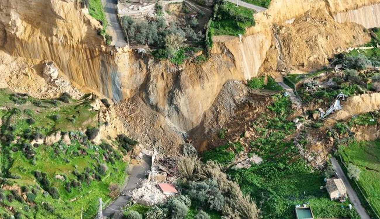 Sicile : Une partie de la falaise s&rsquo;effondre dans la...