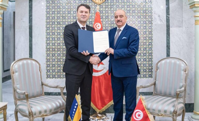 Mohamed Ali Nafti reçoit  les lettres de créance de l’Ambassadeur de la Bosnie-Herzégovine