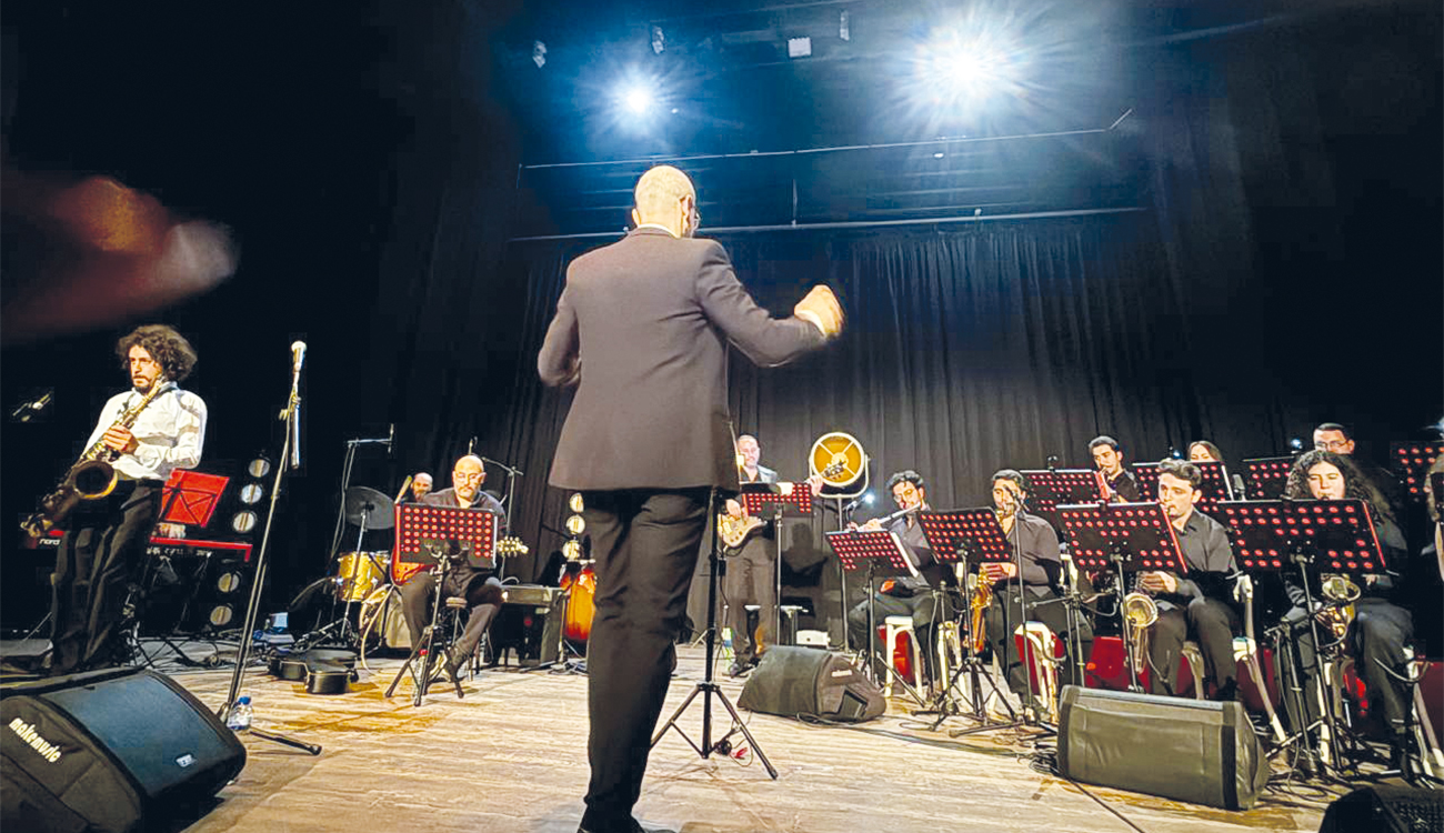 Ahmed ajabi et le sunday jazz big band au cinémadart...