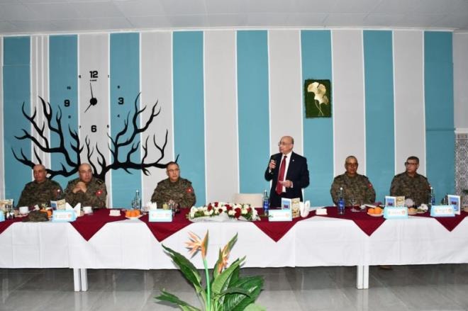 Ramadan : Khaled Sehili partage l’Iftar avec les militaires de...