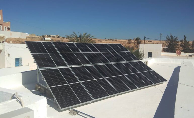 Tunisie : un nouveau projet national offre des centrales solaires gratuites aux familles à faible consommation