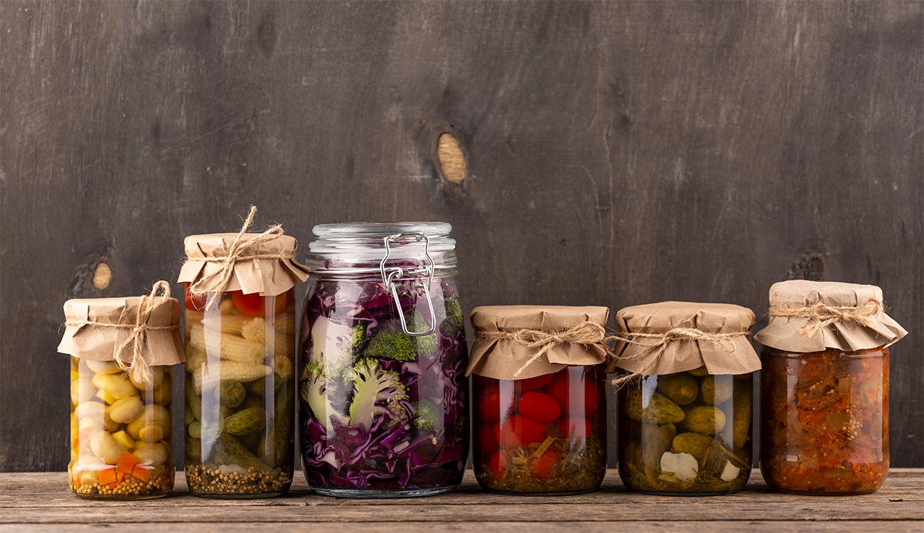 Conserves maison : une bactérie mortelle menace votre santé