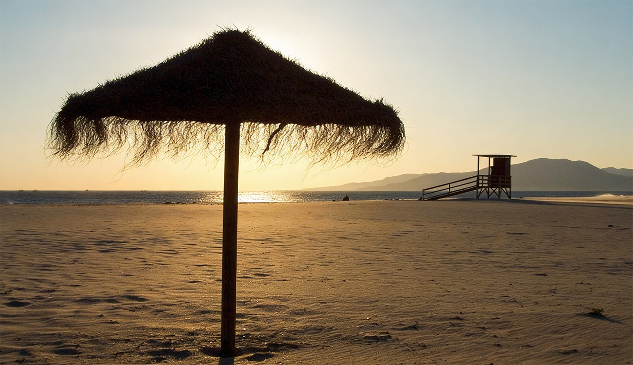 Plages tunisiennes : le loyer des parasols fixé entre 50...