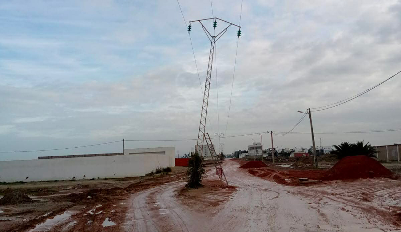 Raoud Plage : Pourquoi ce pylône endommagé n’est‑il toujours pas...