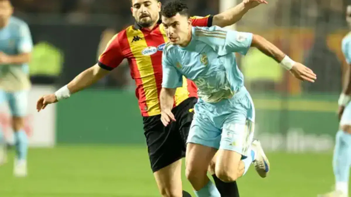 Al Ahly mène 1-0 à la mi-temps face à Espérance...