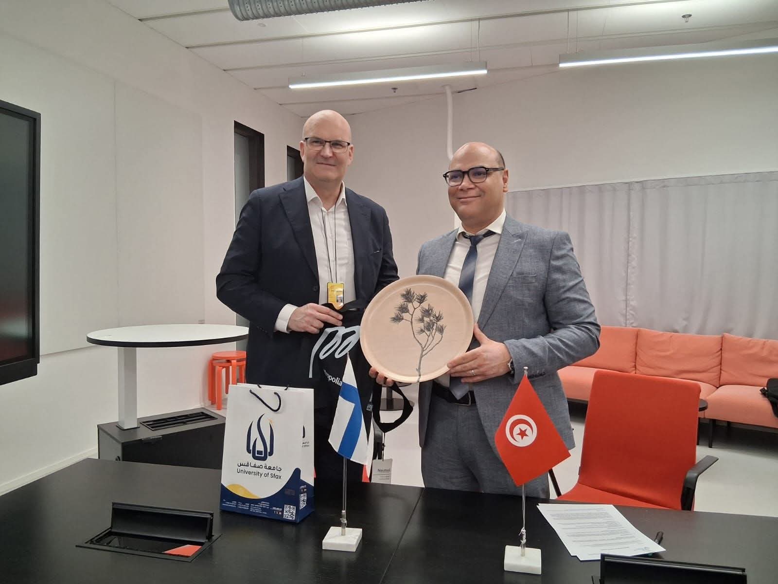 Université de Sfax : deux accords stratégiques signés avec des...
